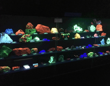 Franklin_Gem_and_Mineral_Museum_Flourescent_Rocks_Franklin_North_Carolina Franklin_Gem_and_Mineral_Museum_Flourescent_Rocks_Franklin_North_Carolina